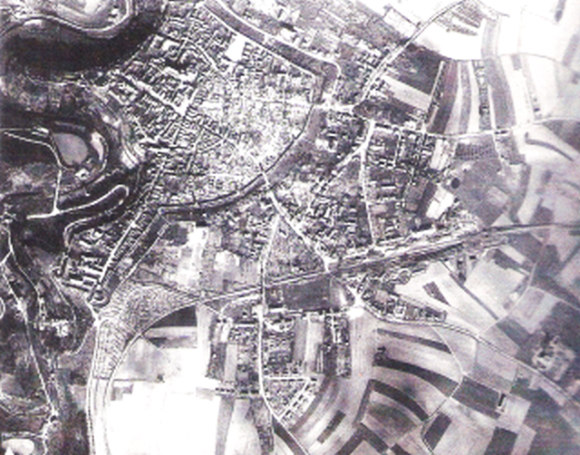 Alliierte Luftaufnahme von Rothenburg vom 10. April 1945, nach der Bombardierung