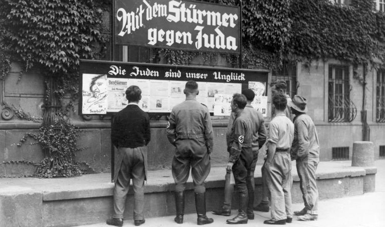 "Stürmer"-Kästen gab es in alles deutschen Städten; in Rothenburg in der Herrngasse