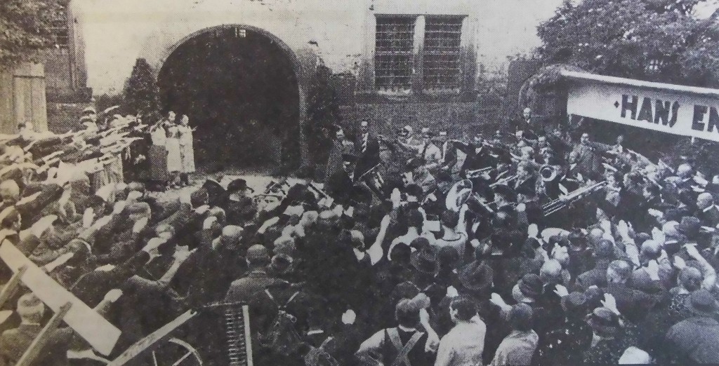 Bürgermeister Schmidt eröffnet das Volksfest 1937; Foto entnommen FA