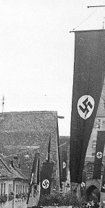 Ab 1933 wurden die Häuser und Straßen mit Hakenkreuz-Fahnen geschmückt