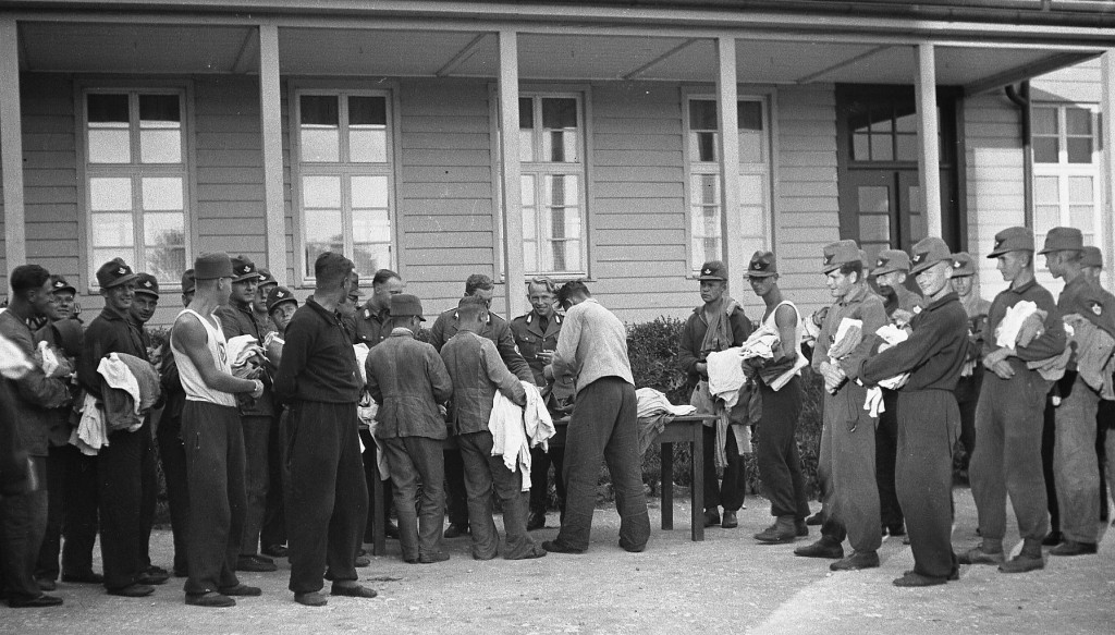 Einkleidung der RAD-Männer im Lager "Herzog Friedrich" um 1935