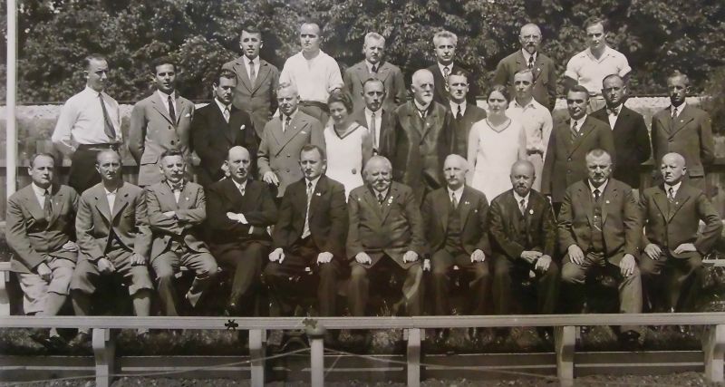 Der Vorstand des Turnvereins 1933 (Namen siehe im Text)