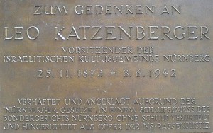 Gedekntafel für dem von Richtern ermordeten  Katzenberger in Nürnberg