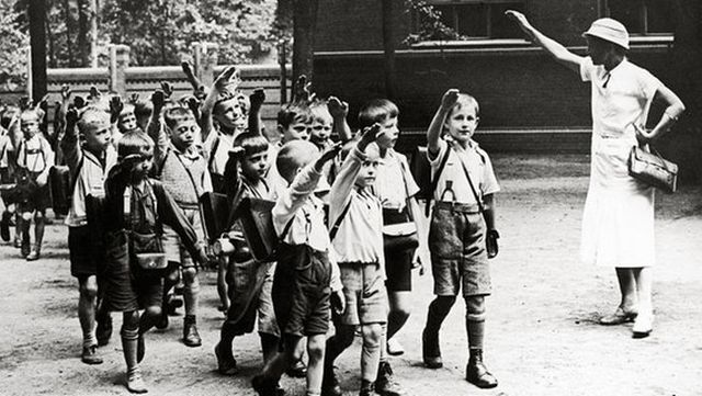 Schule-Hitlergruß