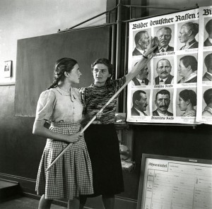 Ausbildung der Schulhelferin (1943)